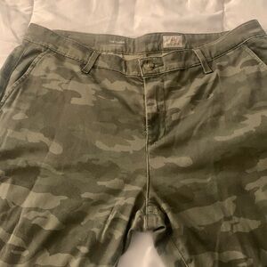AG The Camden tailored camo cropped pants size 33